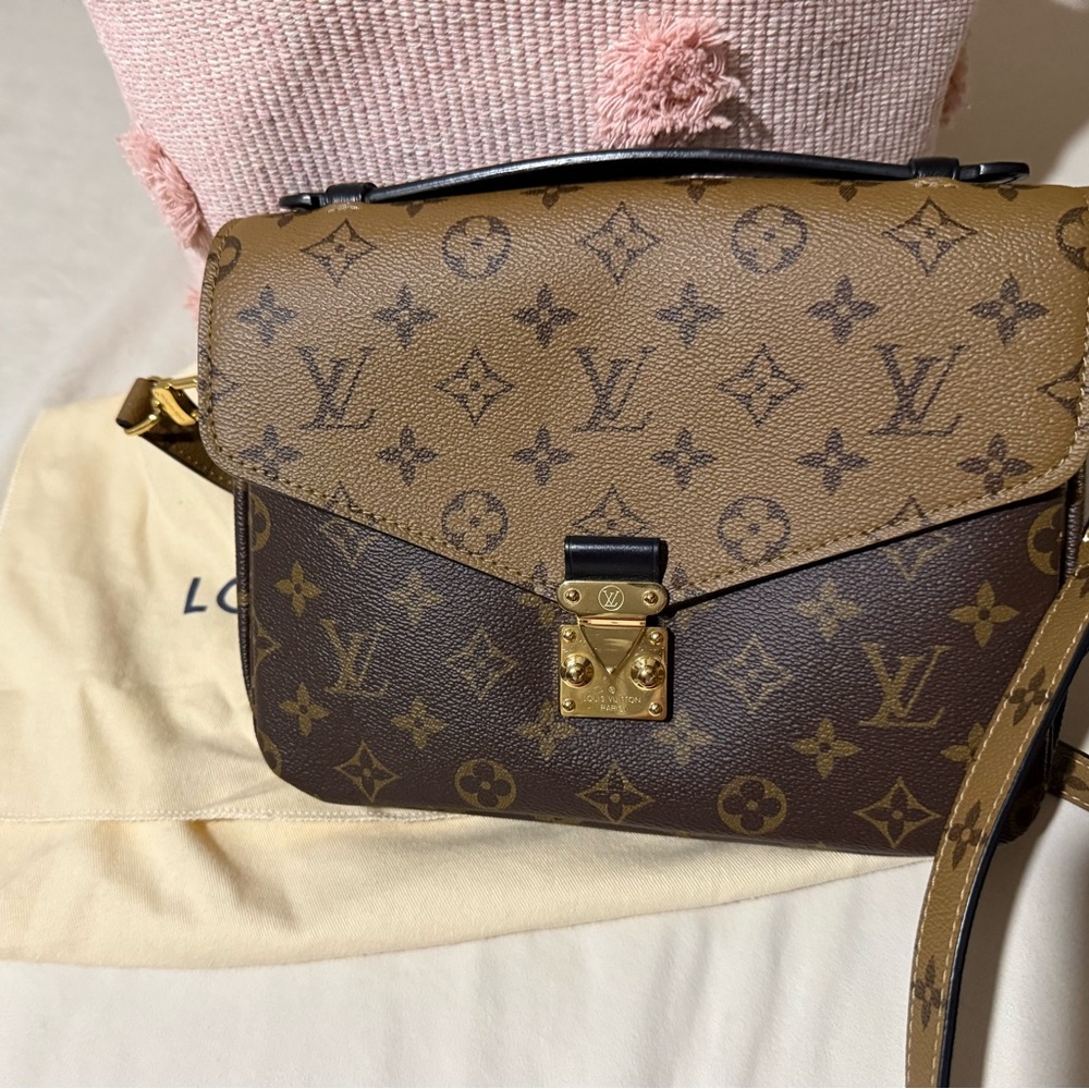 Authentic Louis Vuitton Brown Pochette Métis Crossbody bag